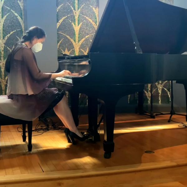 Pianist Cindy Lu wins spot in competitive masterclass with Victor Rosenbaum